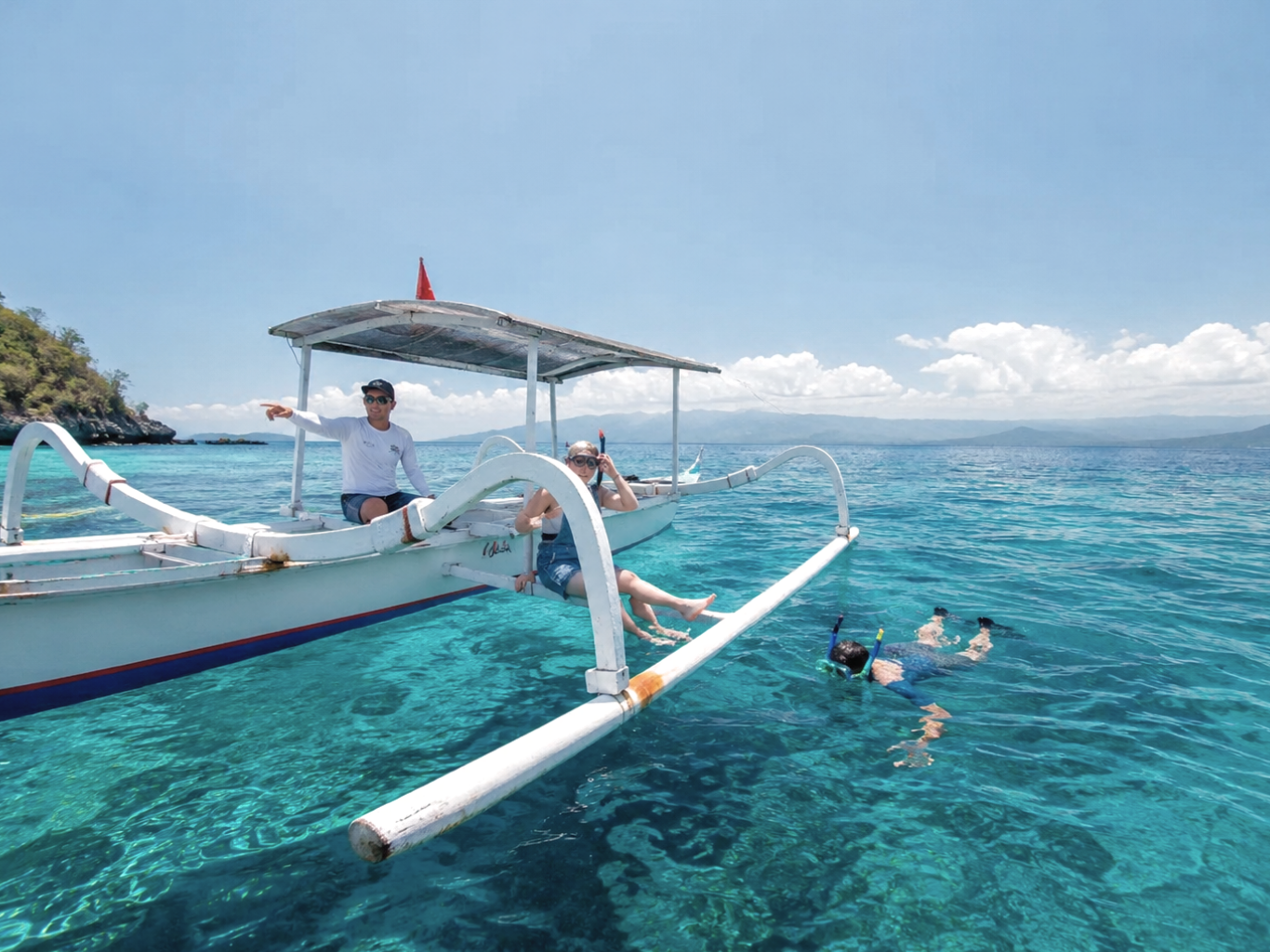 traditional-jukung-snorkelling-2-guests